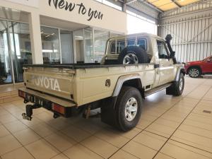 Toyota Land Cruiser 79 4.5D-4D LX V8 single cab - Image 2