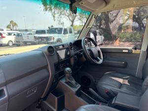 Toyota Land Cruiser 79 2.8GD-6 double cab - Image 7