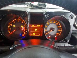 Suzuki Jimny 1.5 GLX automatic - Image 9