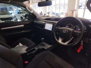 Toyota Hilux 2.4 GD-6 RB Raider automaticE/CAB - Image 8