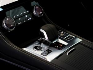 Jaguar F-Pace D200 AWD R-Dynamic SE - Image 20