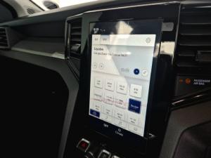 Volkswagen Amarok 2.0TDI double cab Life auto - Image 17