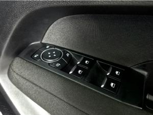 Volkswagen Amarok 2.0TDI double cab Life auto - Image 18