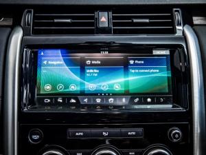 Land Rover Discovery HSE Luxury Td6 - Image 8