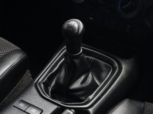 Toyota Hilux 2.4GD-6 double cab Raider manual - Image 11