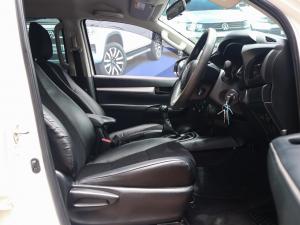 Toyota Hilux 2.4GD-6 double cab Raider manual - Image 6