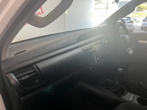 Toyota Hilux 2.4GD-6 single cab Raider manual - Image 7