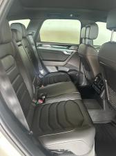 Volkswagen Touareg 3.0 TDI V6 Executive - Image 14