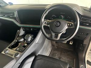 Volkswagen Touareg 3.0 TDI V6 Executive - Image 19