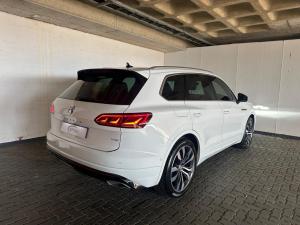 Volkswagen Touareg 3.0 TDI V6 Executive - Image 2