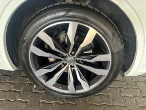 Volkswagen Touareg 3.0 TDI V6 Executive - Image 9