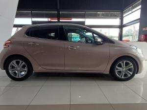 Peugeot 208 5-door 1.6 Allure - Image 8