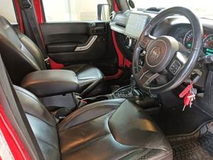 Jeep Wrangler Unlimited 3.6L Polar Edition - Image 17