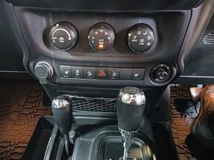 Jeep Wrangler Unlimited 3.6L Polar Edition - Image 19