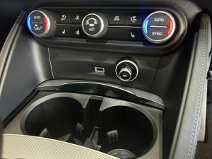 Alfa Romeo Stelvio 2.0T Veloce Q4 - Image 15