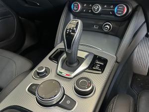 Alfa Romeo Stelvio 2.0T Veloce Q4 - Image 17