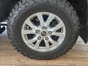Toyota Land Cruiser 200 4.5D-4D V8 VX-R - Image 14