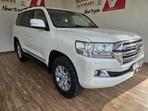 Toyota Land Cruiser 200 4.5D-4D V8 VX-R - Image 1