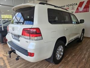 Toyota Land Cruiser 200 4.5D-4D V8 VX-R - Image 2