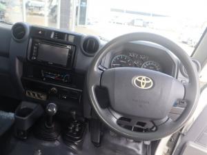Toyota Land Cruiser 79 4.0 V6 single cab - Image 6