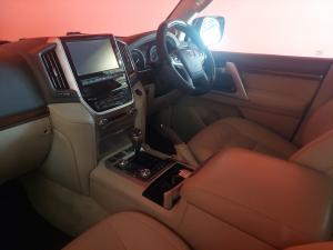 Toyota Land Cruiser 200 4.5D-4D V8 VX-R - Image 7
