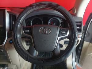 Toyota Land Cruiser 200 4.5D-4D V8 VX-R - Image 8