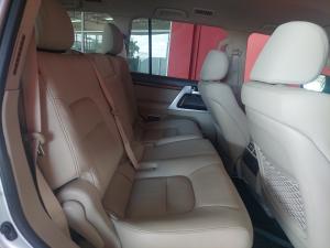 Toyota Land Cruiser 200 4.5D-4D V8 VX-R - Image 11