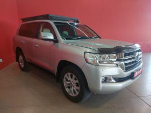 Toyota Land Cruiser 200 4.5D-4D V8 VX-R - Image 1