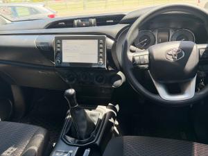 Toyota Hilux 2.4GD-6 double cab Raider manual - Image 6