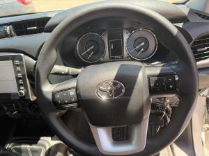 Toyota Hilux 2.4GD-6 double cab Raider manual - Image 8
