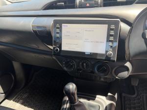 Toyota Hilux 2.4GD-6 double cab Raider manual - Image 10