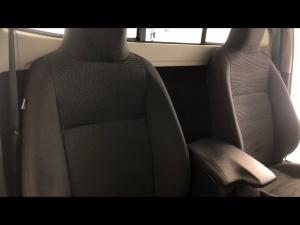 Toyota Hilux 2.4GD-6 single cab Raider manual - Image 11