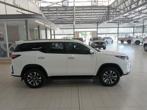 Toyota Fortuner 2.4GD-6 4x4 - Image 3