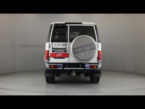 Toyota Land Cruiser 76 4.5D-4D V8 station wagon LX - Image 5