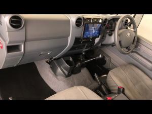 Toyota Land Cruiser 76 4.5D-4D V8 station wagon LX - Image 7
