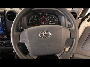 Toyota Land Cruiser 76 4.5D-4D V8 station wagon LX - Image 8