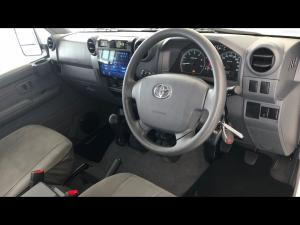 Toyota Land Cruiser 76 4.5D-4D V8 station wagon LX - Image 10