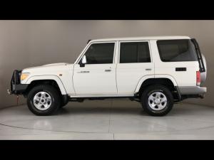 Toyota Land Cruiser 76 4.5D-4D V8 station wagon LX - Image 22