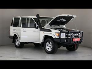 Toyota Land Cruiser 76 4.5D-4D V8 station wagon LX - Image 29