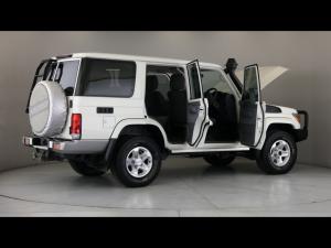 Toyota Land Cruiser 76 4.5D-4D V8 station wagon LX - Image 31