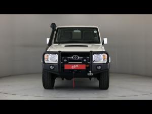 Toyota Land Cruiser 76 4.5D-4D V8 station wagon LX - Image 4
