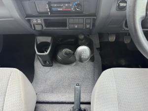 Toyota Land Cruiser 76 2.8GD-6 station wagon LX manual - Image 10