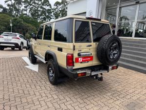 Toyota Land Cruiser 76 2.8GD-6 station wagon LX manual - Image 18
