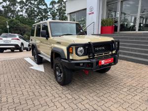 Toyota Land Cruiser 76 2.8GD-6 station wagon LX manual - Image 1