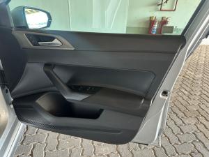 Volkswagen Polo 1.0 TSI Comfortline DSG - Image 16