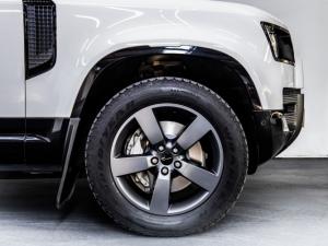 Land Rover Defender 110 D300 X-Dynamic HSE - Image 4