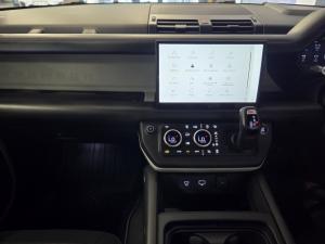 Land Rover Defender 110 D300 X-Dynamic HSE - Image 6