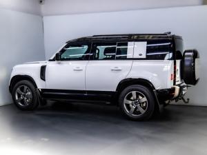 Land Rover Defender 110 D300 X-Dynamic HSE - Image 7