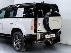 Land Rover Defender 110 D300 X-Dynamic HSE - Image 9