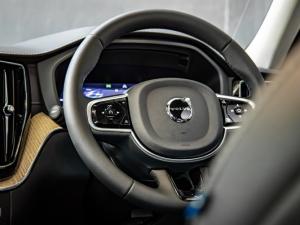 Volvo XC60 T8 Plug-In Hybrid AWD Plus Bright - Image 11